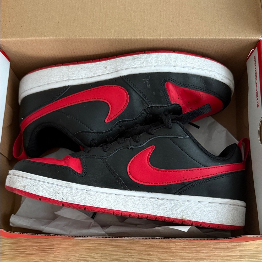 Nike Black and Red Low-Top Sneakers.